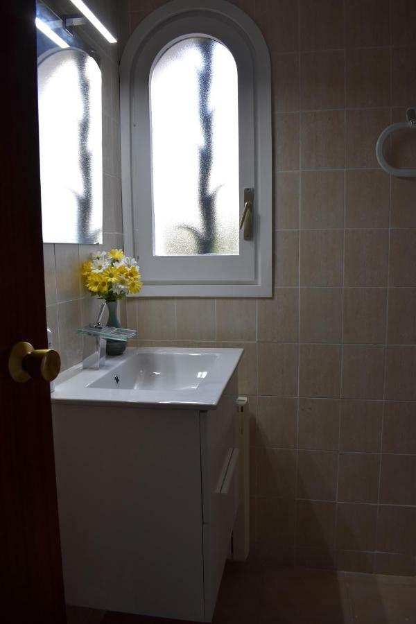 Magnolia, Habitacion Matrimonial Con Bano Uso Privado, En Casa Compartida Apartman Palafrugell Kültér fotó