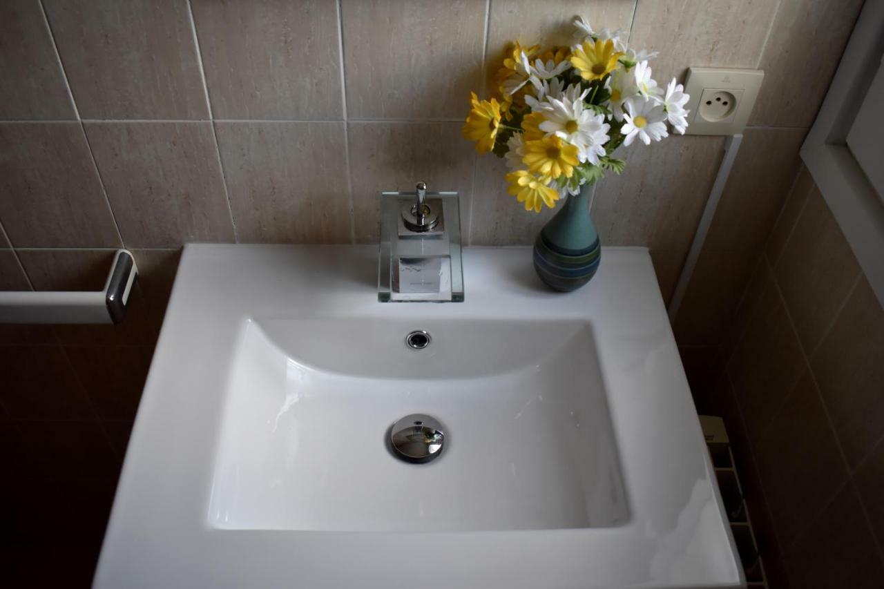 Magnolia, Habitacion Matrimonial Con Bano Uso Privado, En Casa Compartida Apartman Palafrugell Kültér fotó