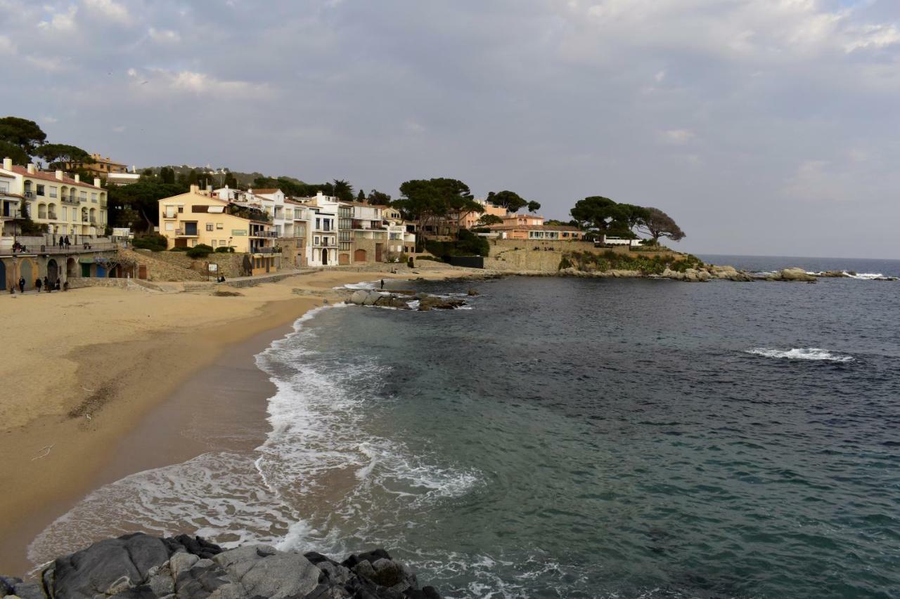 Magnolia, Habitacion Matrimonial Con Bano Uso Privado, En Casa Compartida Apartman Palafrugell Kültér fotó