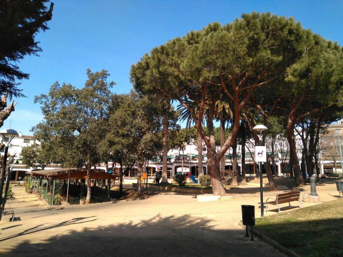Magnolia, Habitacion Matrimonial Con Bano Uso Privado, En Casa Compartida Apartman Palafrugell Kültér fotó
