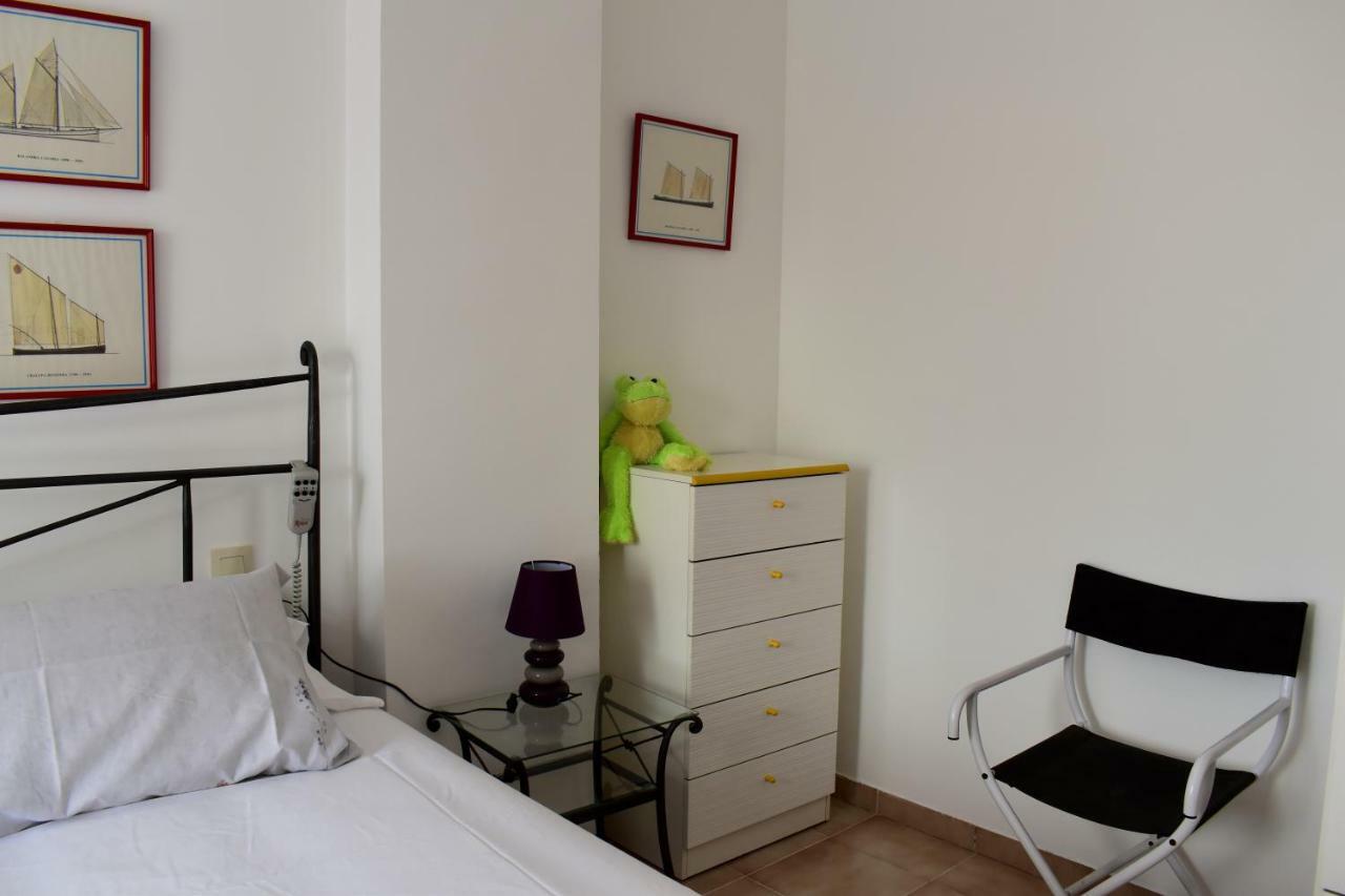 Magnolia, Habitacion Matrimonial Con Bano Uso Privado, En Casa Compartida Apartman Palafrugell Kültér fotó